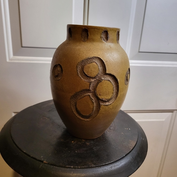 Toyo Medium Vase #1 Ikebana Vessel Umber Sienna Glaze with Granular Grog Incised - Picture 2 of 15
